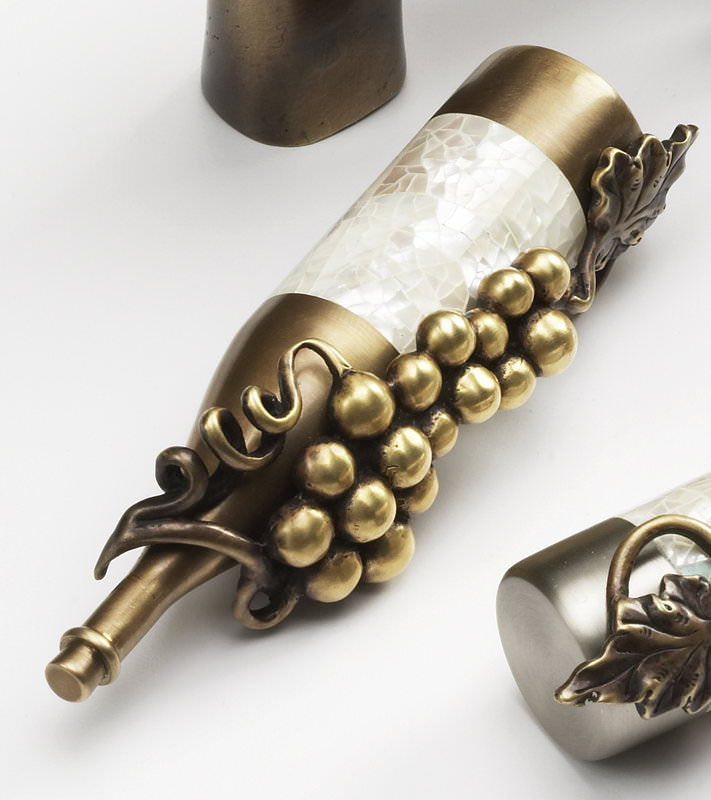 Schaub and Company 944 Wine Series 1-1/2 Inch Center Cabinet Designer Pull