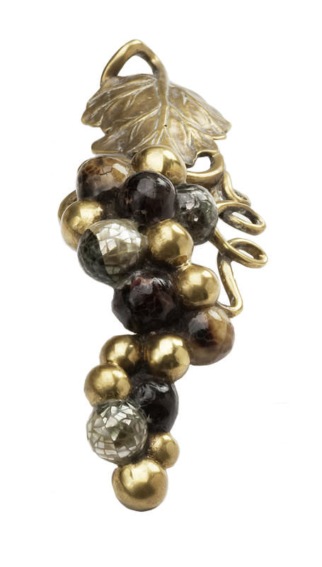 Schaub and Company 945 Wine Series 4-9/16 Inch Center Cabinet Designer Grapevine Pull